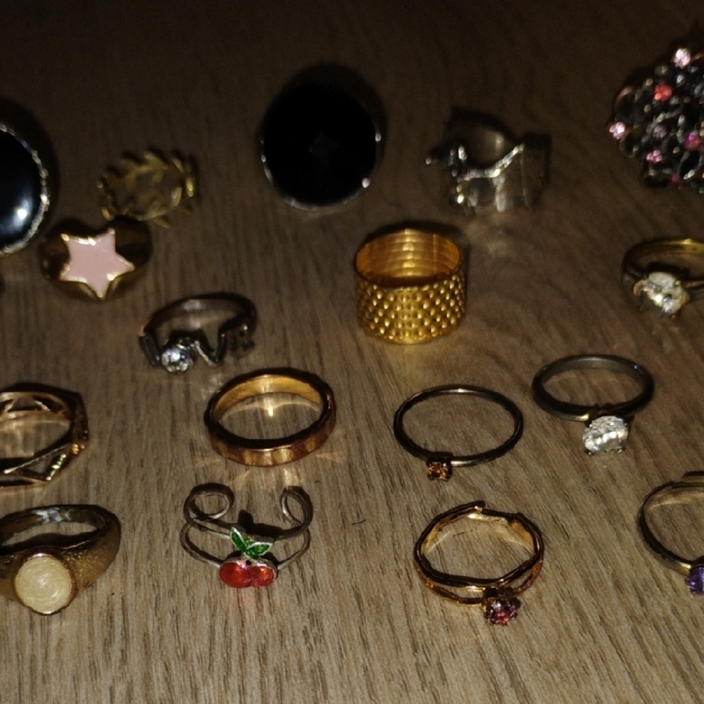 23pc Gold and Silver Women's Ring Lot - Picture 3 of 5